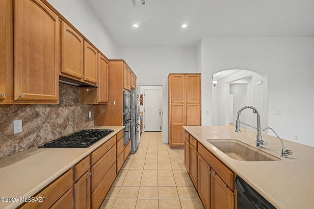 1113 N Night Heron Drive, Green Valley, AZ 85614