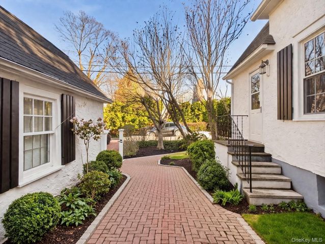 37 Longview Drive, Scarsdale, NY 10583