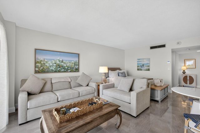 2600 N Flagler Drive 813, West Palm Beach, FL 33407