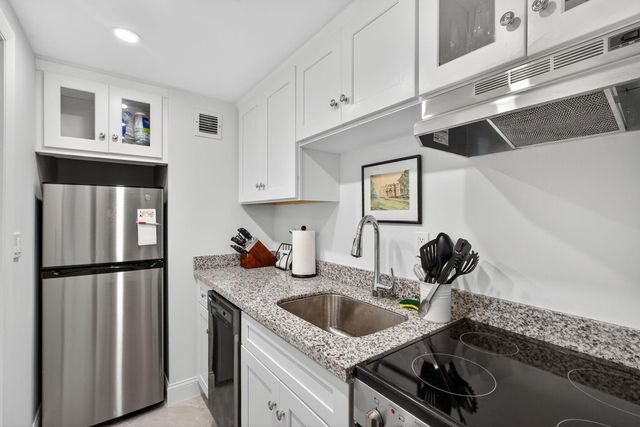 2600 N Flagler Drive 813, West Palm Beach, FL 33407