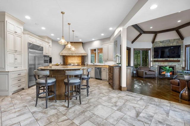 2828 E APPLE HILL BOULEVARD, Appleton, WI 54913