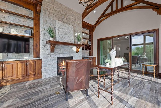 2828 E APPLE HILL BOULEVARD, Appleton, WI 54913