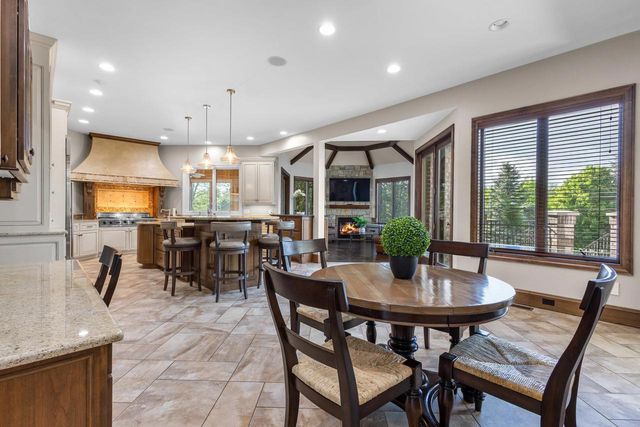2828 E APPLE HILL BOULEVARD, Appleton, WI 54913