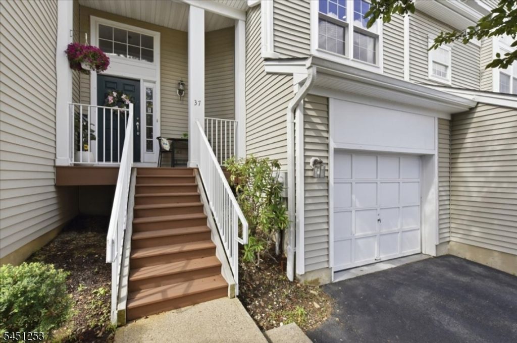 37 Woodmont Dr, Randolph Twp., NJ 07869 — exterior