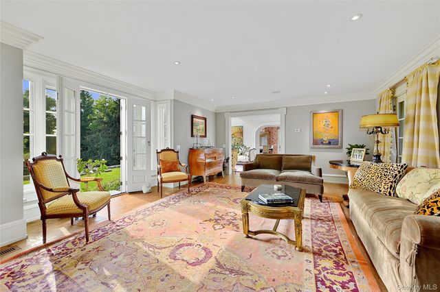 16 Whippoorwill Road, Armonk, NY 10504