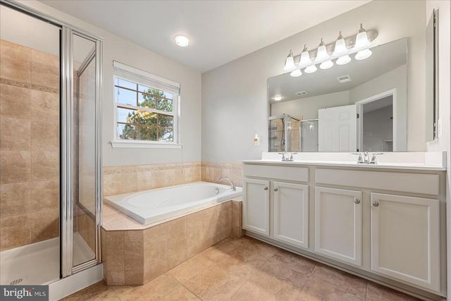 12761 STONE LINED CIR, Lake Ridge, VA 22192