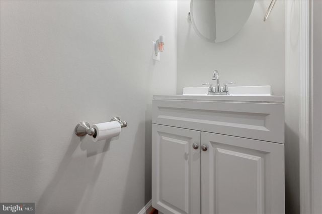 12761 STONE LINED CIR, Lake Ridge, VA 22192