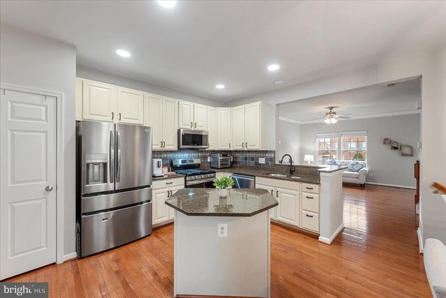 12761 STONE LINED CIR, Lake Ridge, VA 22192