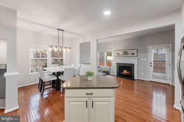 12761 STONE LINED CIR, Lake Ridge, VA 22192