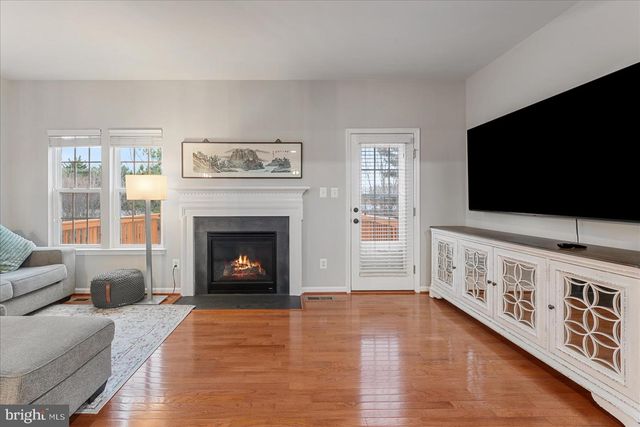 12761 STONE LINED CIR, Lake Ridge, VA 22192