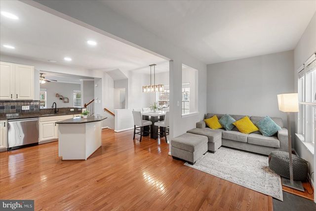 12761 STONE LINED CIR, Lake Ridge, VA 22192