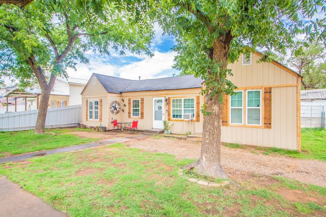 1501 8th Street, Levelland, TX 79336