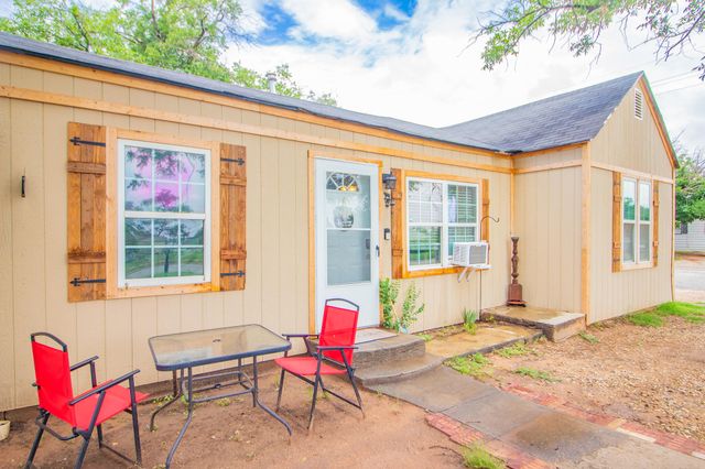 1501 8th Street, Levelland, TX 79336