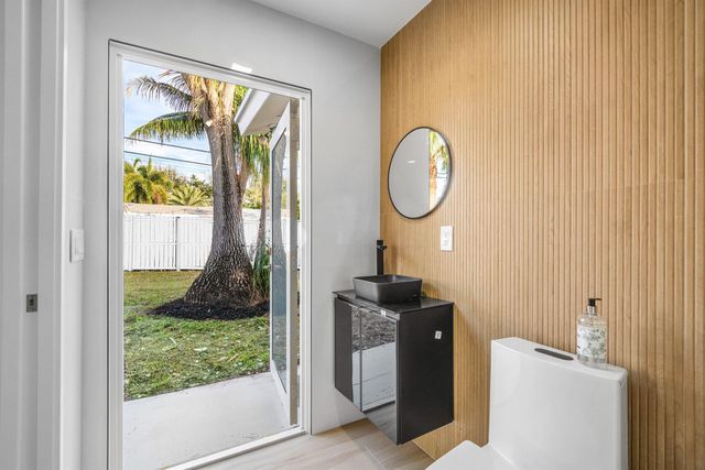 2634 SW 5th Street, Boynton Beach, FL 33435