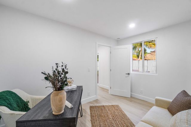 2634 SW 5th Street, Boynton Beach, FL 33435