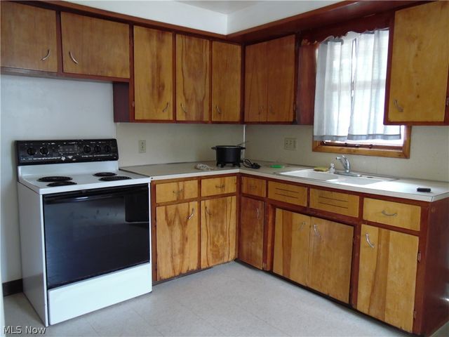 210 Clara Court, Louisville, OH 44641