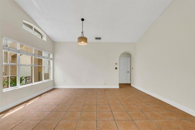 4916 SW 154th Ave, Miami, FL 33185