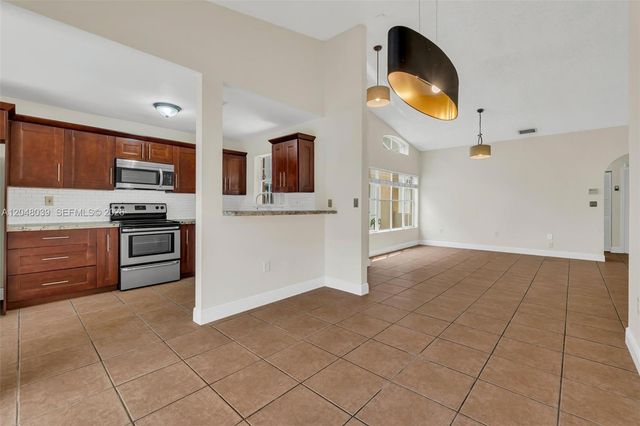 4916 SW 154th Ave, Miami, FL 33185
