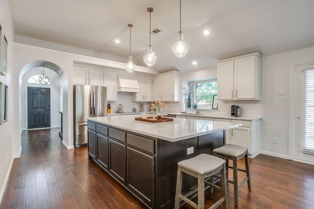 6405 Creekdale Drive, The Colony, TX 75056