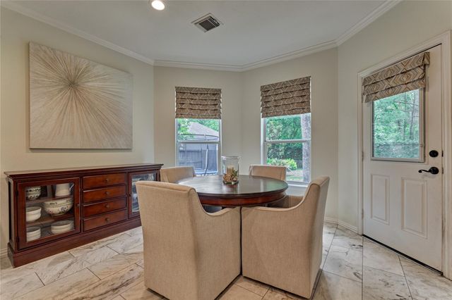 11 Filigree Pines Place, The Woodlands, TX 77382
