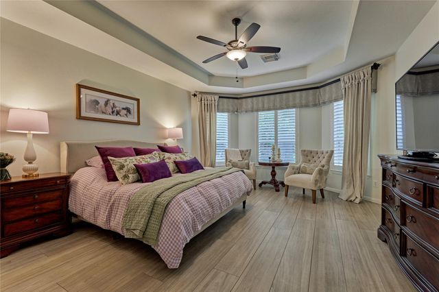 11 Filigree Pines Place, The Woodlands, TX 77382