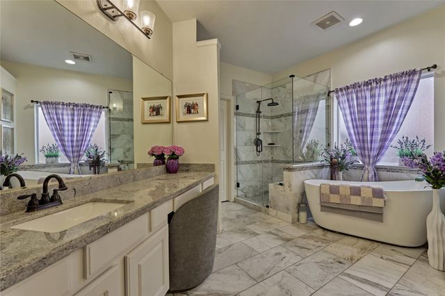 11 Filigree Pines Place, The Woodlands, TX 77382
