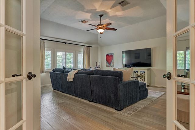 11 Filigree Pines Place, The Woodlands, TX 77382