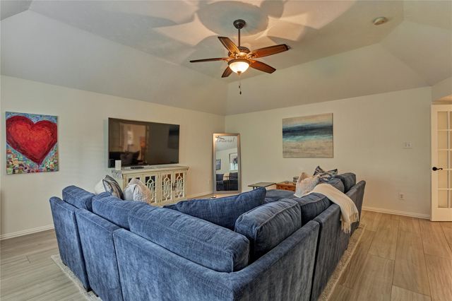 11 Filigree Pines Place, The Woodlands, TX 77382