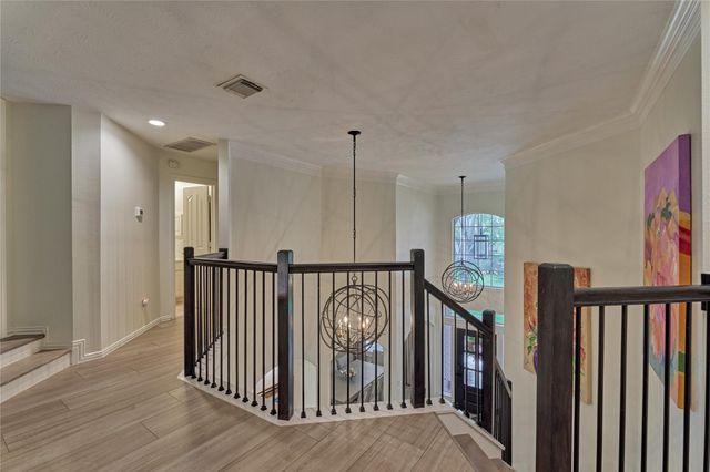 11 Filigree Pines Place, The Woodlands, TX 77382