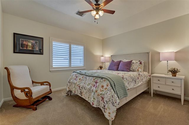 11 Filigree Pines Place, The Woodlands, TX 77382
