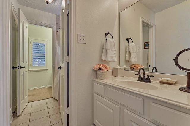 11 Filigree Pines Place, The Woodlands, TX 77382