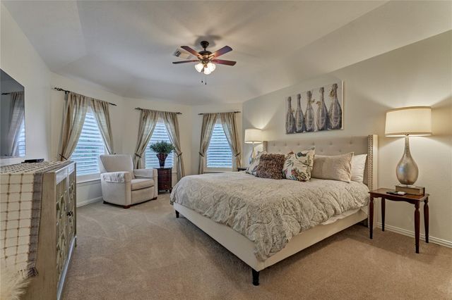 11 Filigree Pines Place, The Woodlands, TX 77382