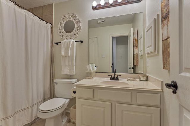 11 Filigree Pines Place, The Woodlands, TX 77382