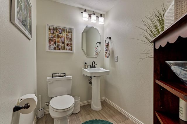 11 Filigree Pines Place, The Woodlands, TX 77382