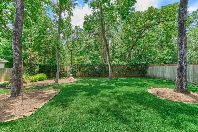 11 Filigree Pines Place, The Woodlands, TX 77382