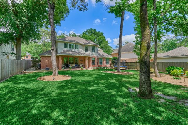 11 Filigree Pines Place, The Woodlands, TX 77382