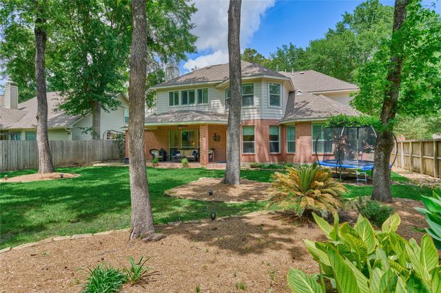 11 Filigree Pines Place, The Woodlands, TX 77382