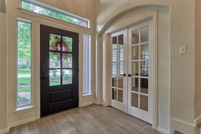 11 Filigree Pines Place, The Woodlands, TX 77382