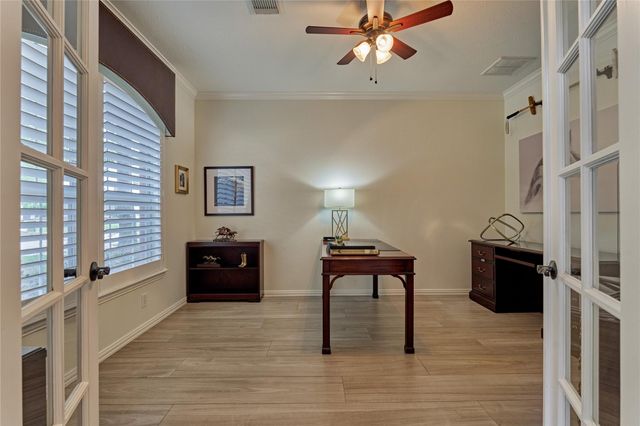 11 Filigree Pines Place, The Woodlands, TX 77382