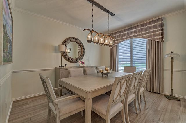 11 Filigree Pines Place, The Woodlands, TX 77382