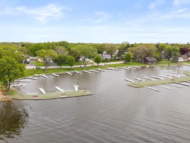 37127 N Hillside Drive, Lake Villa, IL 60046