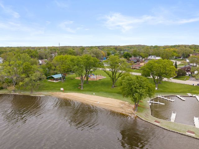 37127 N Hillside Drive, Lake Villa, IL 60046