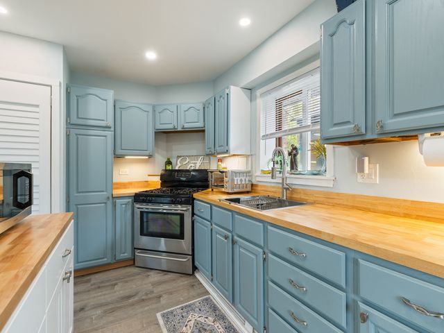 37127 N Hillside Drive, Lake Villa, IL 60046