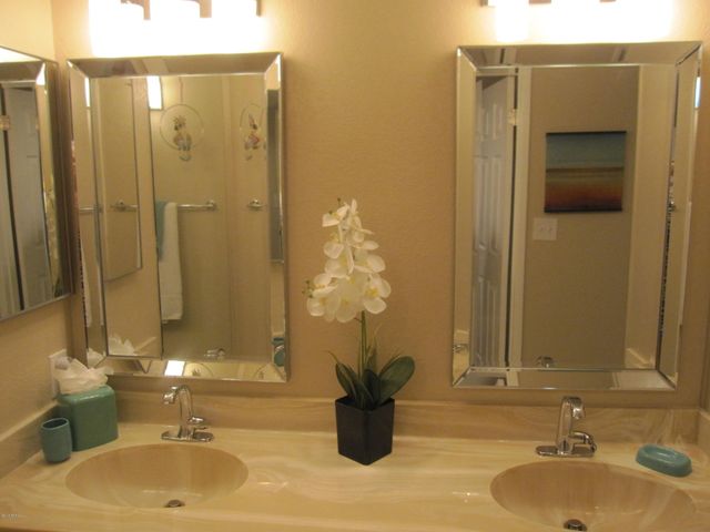 12212 N PARADISE VILLAGE Parkway 413, Phoenix, AZ 85032