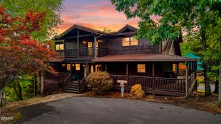 2906 Quiet Oak Way, Pigeon Forge, TN 37863