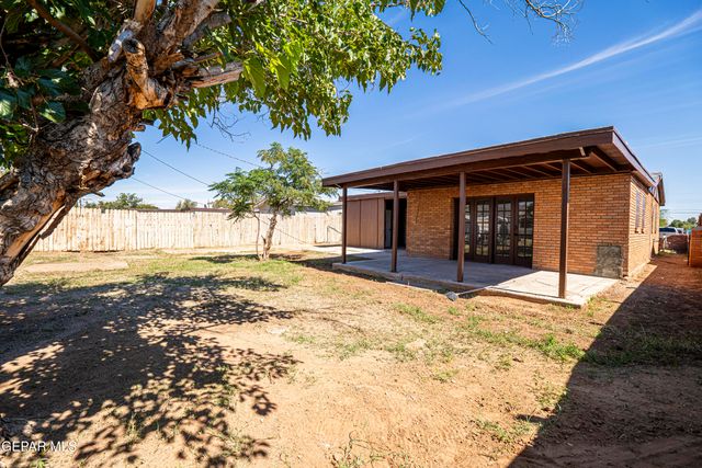 8401 MOUNT WHITNEY Drive, El Paso, TX 79904