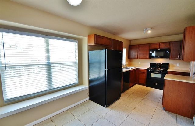 5015 Willow Point Drive, Conroe, TX 77303