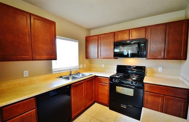 5015 Willow Point Drive, Conroe, TX 77303