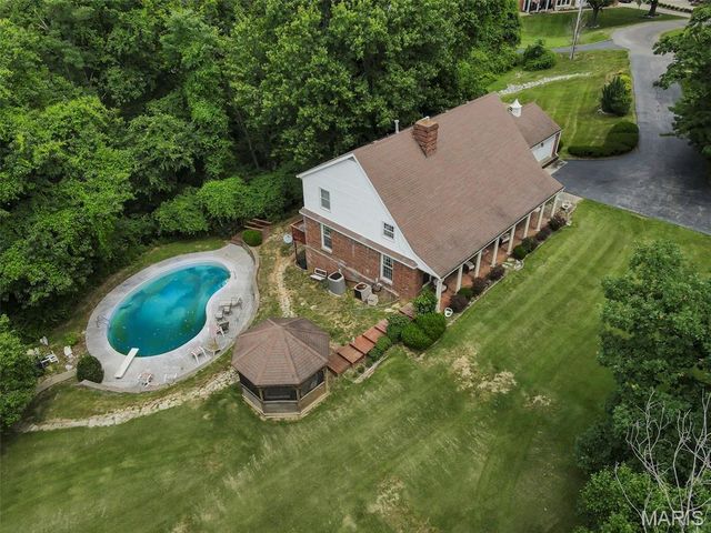 22 Frontenac Place, Godfrey, IL 62035
