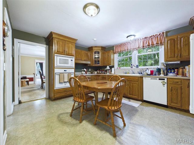 22 Frontenac Place, Godfrey, IL 62035